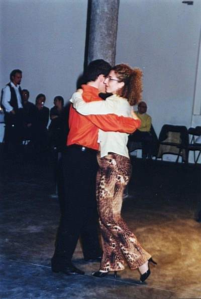 tango_23mar02_a03.jpg (26767 byte)