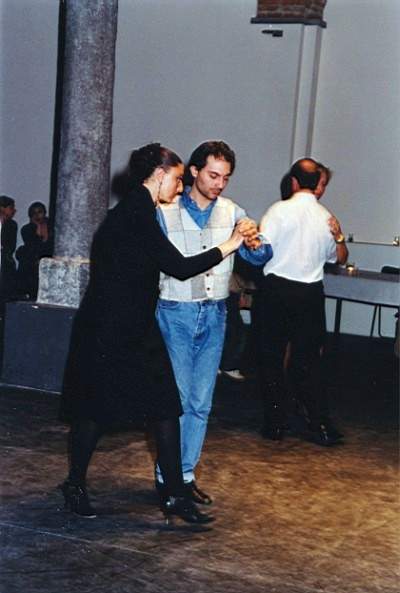 tango_23mar02_a04.jpg (26714 byte)