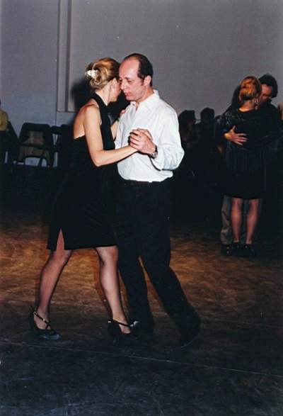 tango_23mar02_a05.jpg (21374 byte)