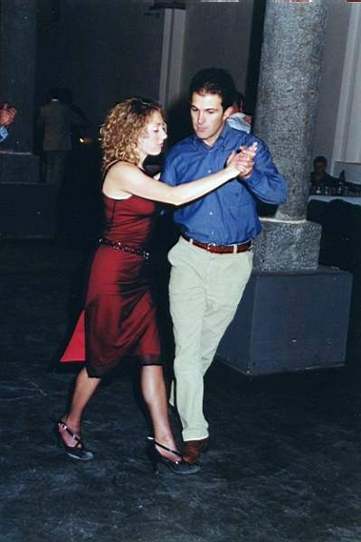 tango_23mar02_a10.jpg (26529 byte)