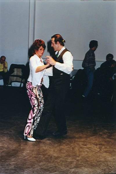 tango_23mar02_a15.jpg (24715 byte)