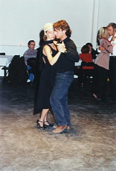 tango_23mar02_a17.jpg (28494 byte)