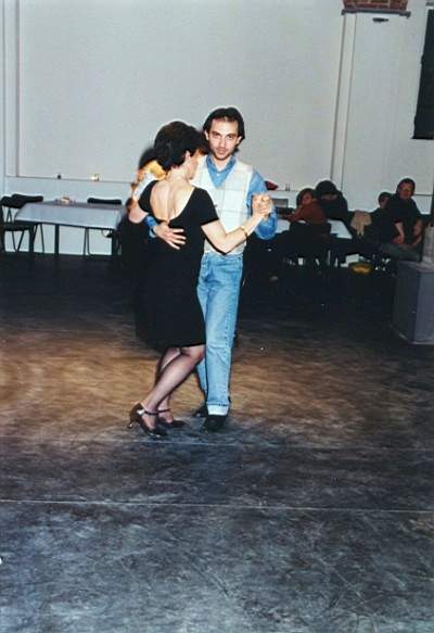 tango_23mar02_a19.jpg (28916 byte)