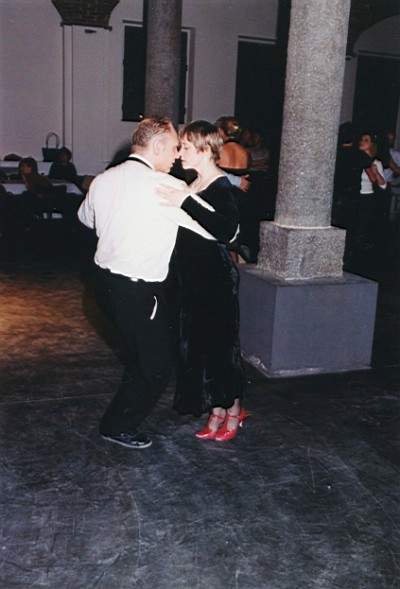 tango_23mar02_a21.jpg (26146 byte)