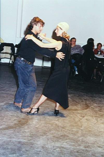 tango_23mar02_a22.jpg (29294 byte)