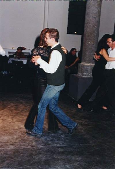 tango_23mar02_a24.jpg (25808 byte)