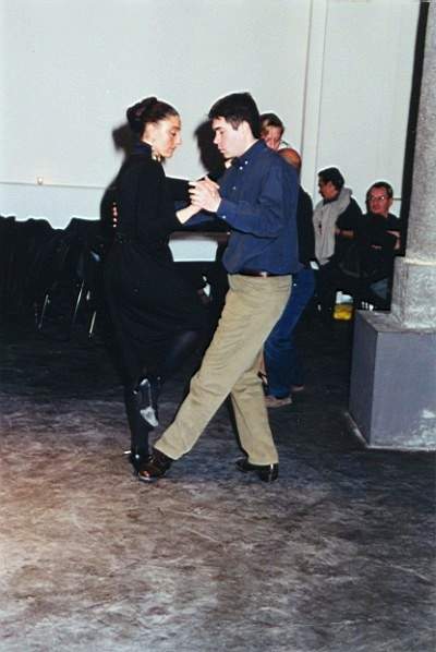 tango_23mar02_a32.jpg (28622 byte)