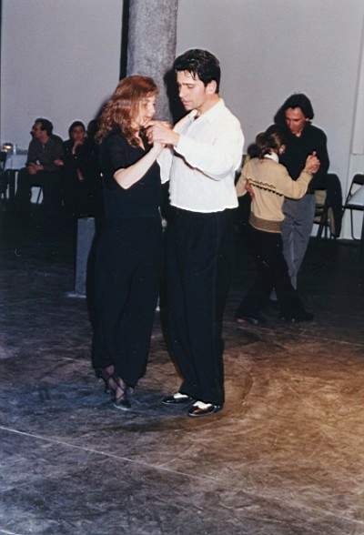 tango_23mar02_a33.jpg (27469 byte)