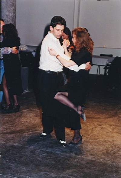 tango_23mar02_a34.jpg (25985 byte)