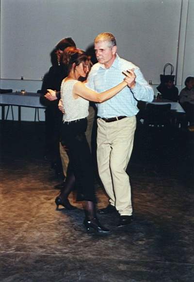 tango_23mar02_a35.jpg (25784 byte)