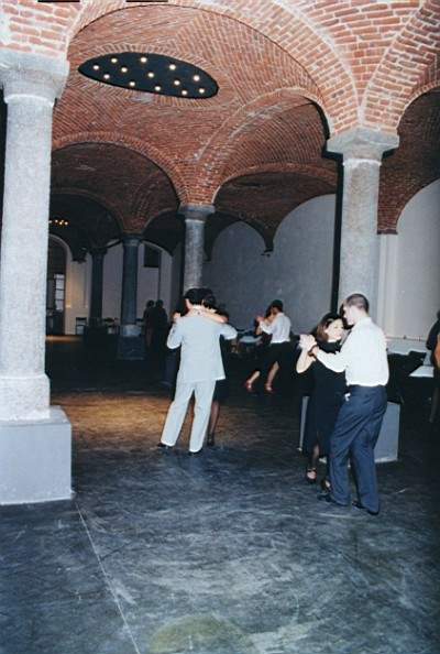 tango_23mar02_b01.jpg (37446 byte)