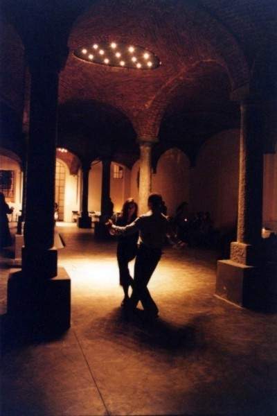 tango_23mar02_b05x.jpg (23223 byte)