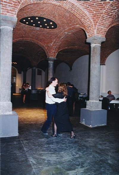 tango_23mar02_b06.jpg (35519 byte)