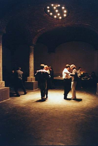 tango_23mar02_b09.jpg (21463 byte)