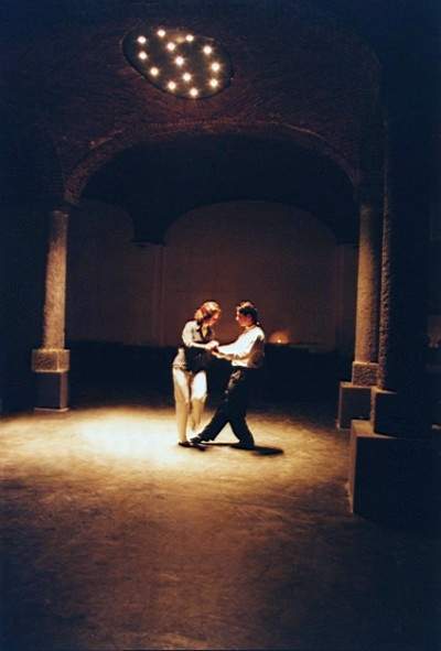 tango_23mar02_b10x.jpg (19368 byte)