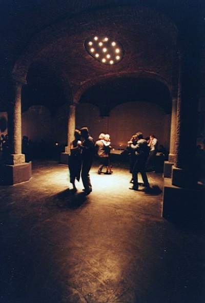 tango_23mar02_b14.jpg (21280 byte)