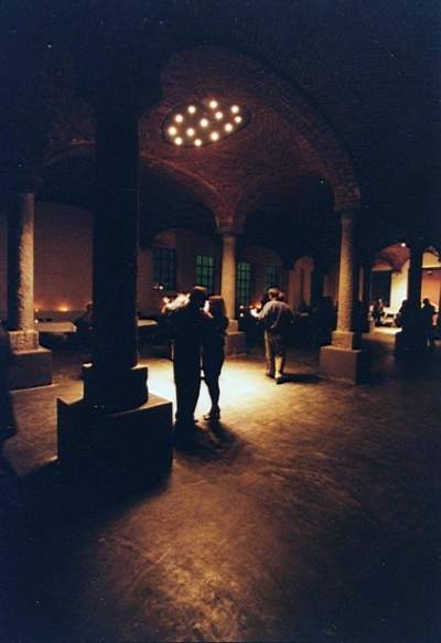 tango_23mar02_b15.jpg (21496 byte)