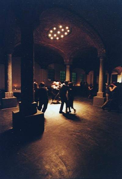 tango_23mar02_b17.jpg (21520 byte)