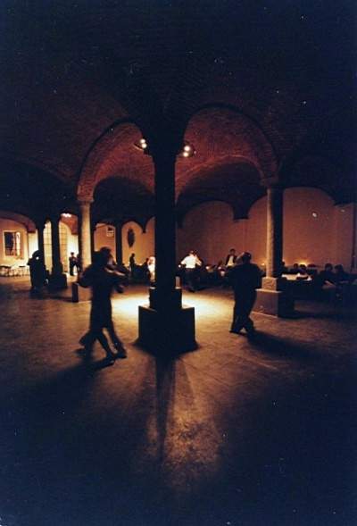 tango_23mar02_b22.jpg (21240 byte)