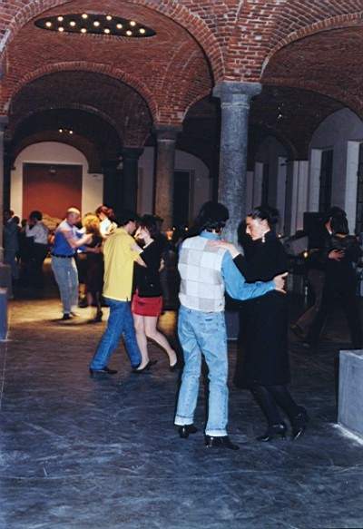 tango_23mar02_b23.jpg (34190 byte)