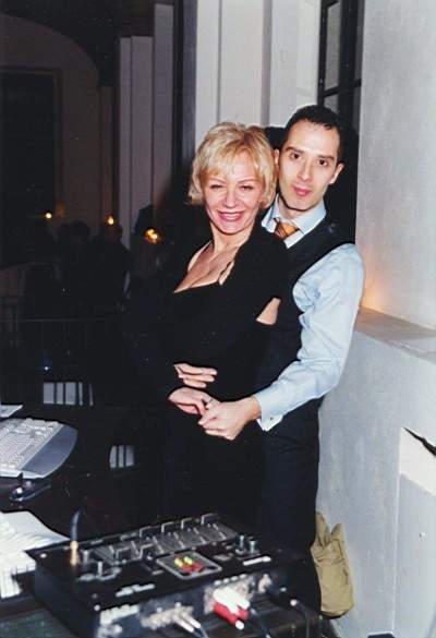 tango_23mar02_b27.jpg (24843 byte)