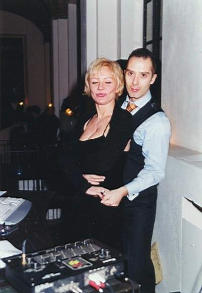 tango_23mar02_b28.jpg (24422 byte)