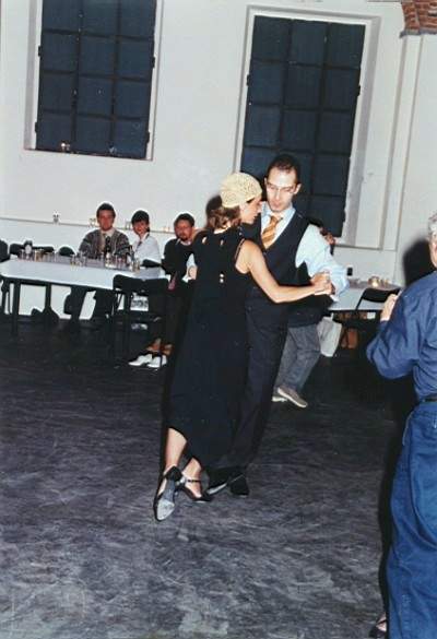 tango_23mar02_b33.jpg (29970 byte)