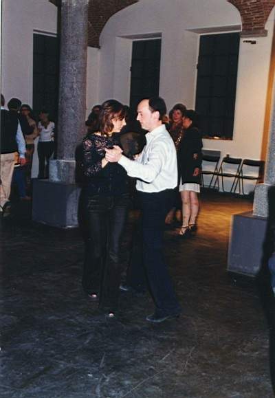 tango_23mar02_b34.jpg (25340 byte)