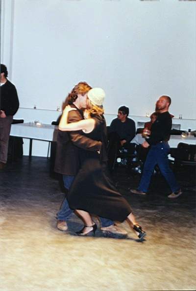 tango_23mar02_b36.jpg (22398 byte)