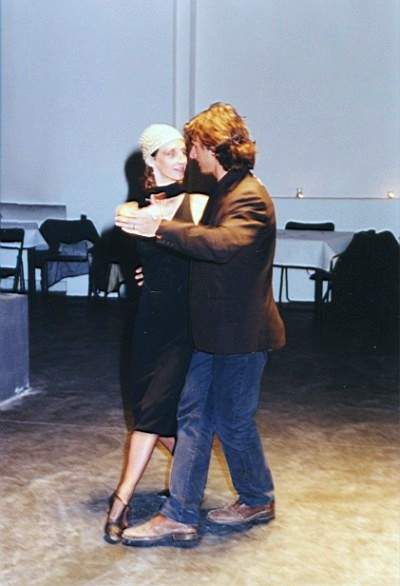 tango_23mar02_b37.jpg (23755 byte)