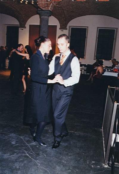 tango_23mar02_e01.jpg (28577 byte)