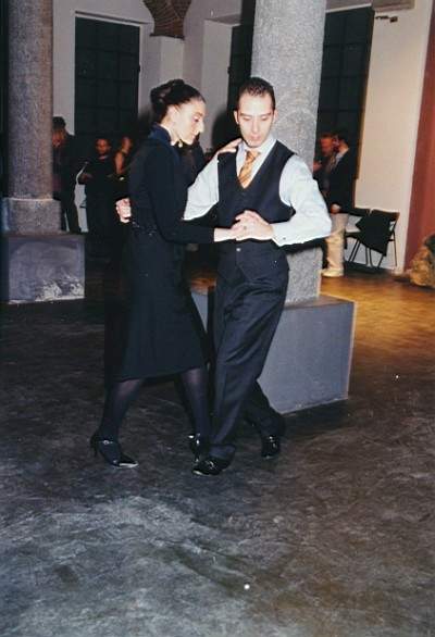 tango_23mar02_e04.jpg (30122 byte)