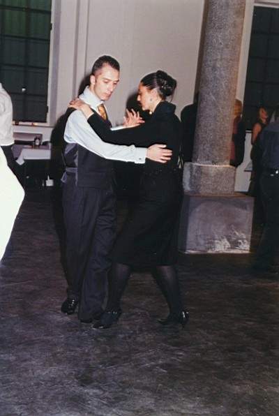 tango_23mar02_e05.jpg (26137 byte)