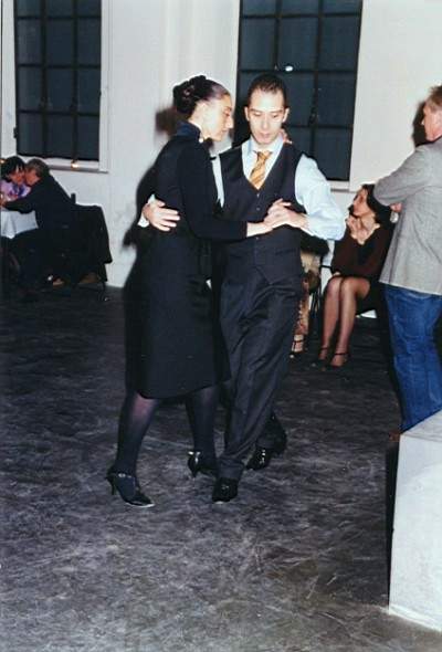 tango_23mar02_e06.jpg (30259 byte)