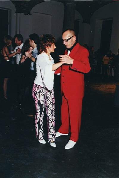 tango_23mar02_e07.jpg (22171 byte)