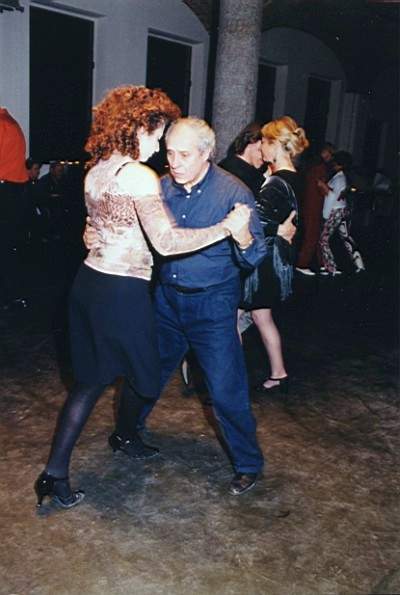 tango_23mar02_e11.jpg (29256 byte)