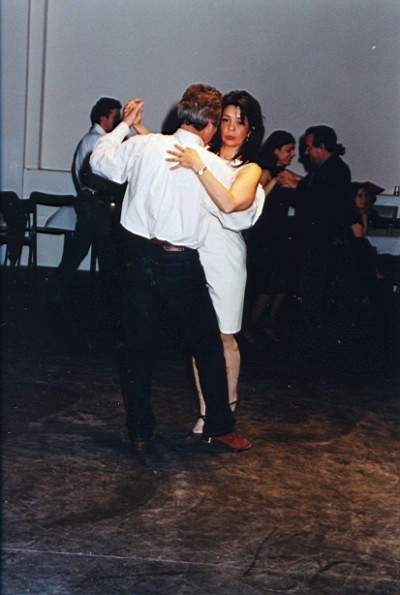 tango_23mar02_e12.jpg (23787 byte)