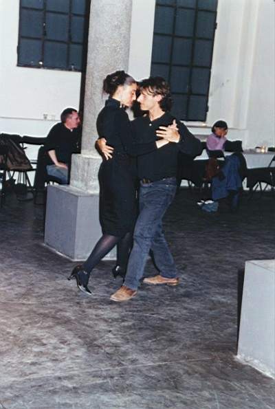 tango_23mar02_e13.jpg (30854 byte)