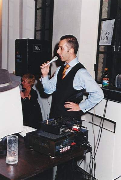 tango_23mar02_e17.jpg (28950 byte)