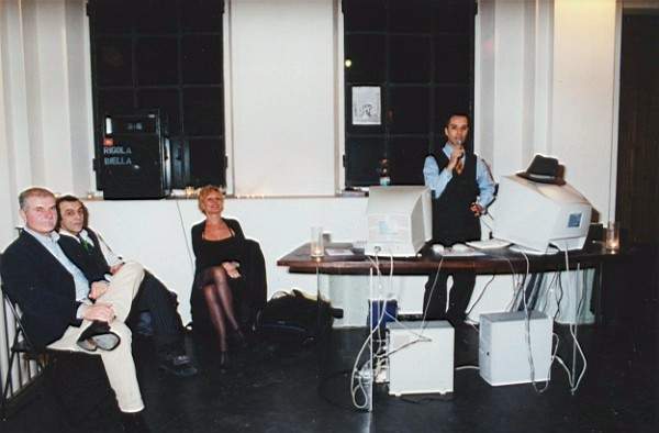 tango_23mar02_e20o.jpg (27162 byte)