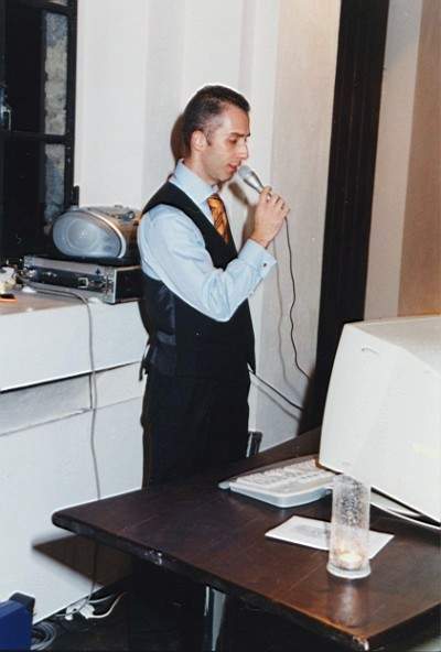 tango_23mar02_e21.jpg (24445 byte)