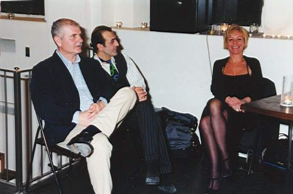 tango_23mar02_e22o.jpg (27643 byte)