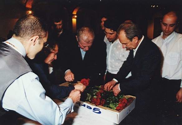 tango_23mar02_e26o.jpg (25663 byte)