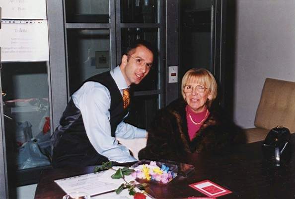 tango_23mar02_e34o.jpg (27502 byte)