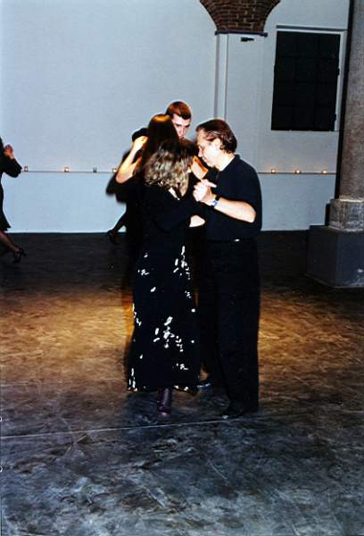 tango_2002mag04_a00.jpg (31010 byte)