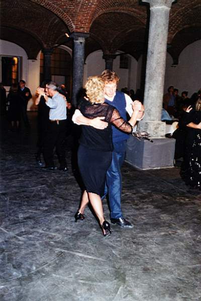 tango_2002mag04_a02.jpg (36762 byte)