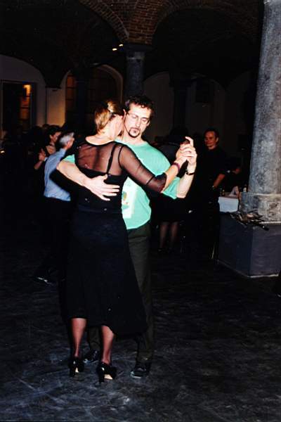 tango_2002mag04_a05.jpg (23998 byte)