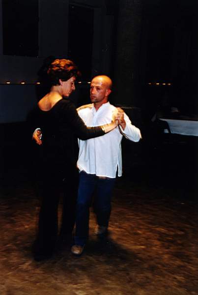 tango_2002mag04_a08.jpg (17882 byte)