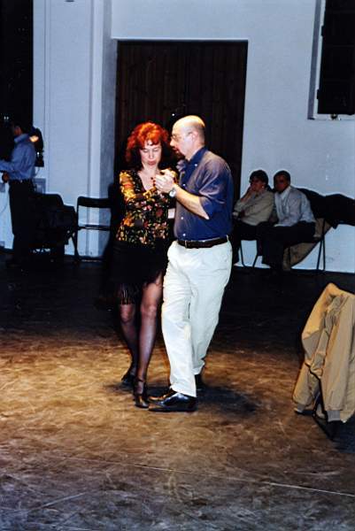 tango_2002mag04_a11.jpg (32820 byte)