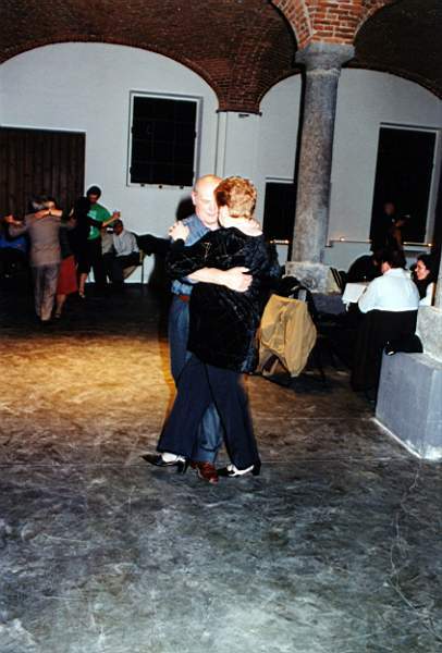 tango_2002mag04_a13.jpg (37428 byte)